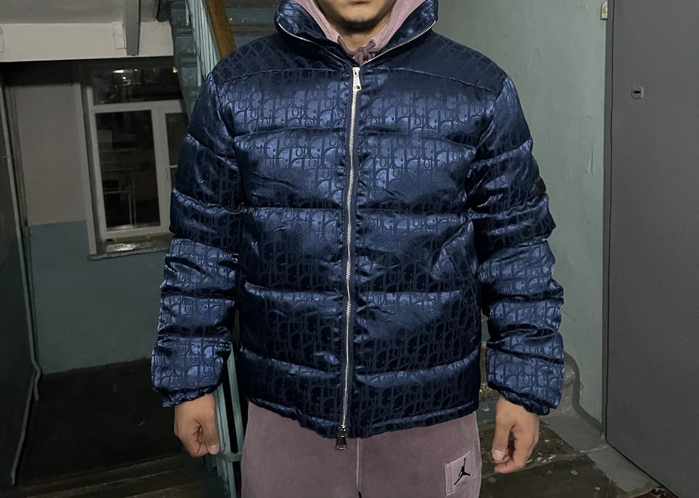 новая куртка Dior не разу не одевал