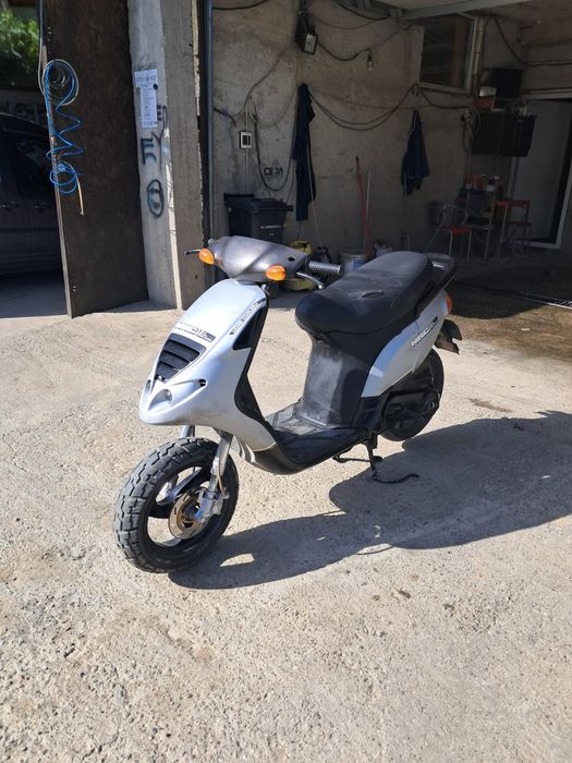 Vând scuter piaggio nrg