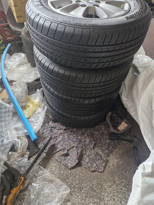 Гуми с джанти дачия дъстер отлично  състояние 215/65/16