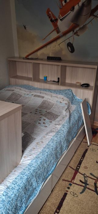 Продам кровать 230 на 170 с матрацем, и тумбочки