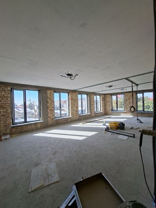 Отдельно стоящее здание 650 м²: 2 этажа + подвал, паркинг 8 авто