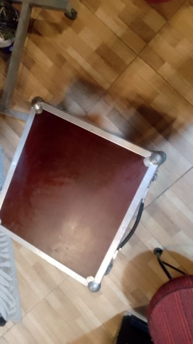 Vând case pentru instrument