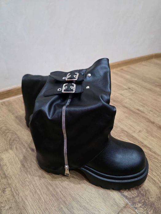 Дамски ботуши чисто нови