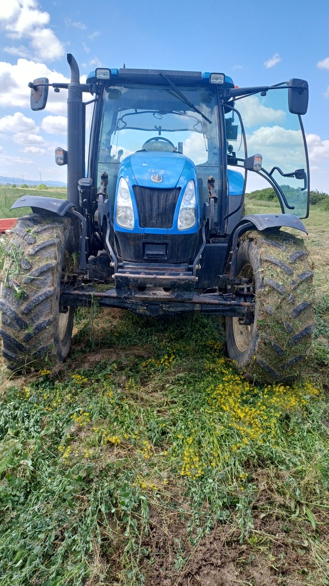 Vând New holland t6020