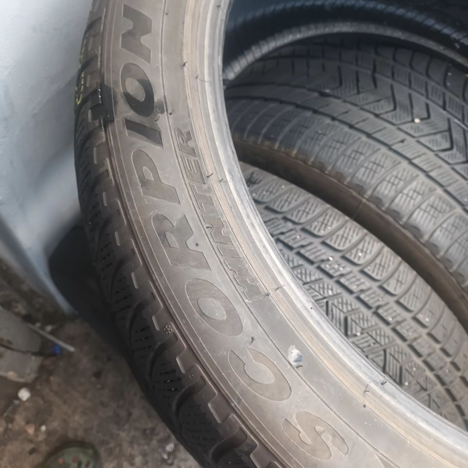 Продавам 22ц. спорт пакет 325 35 и 285 40 22 PIRELLI  дот 2021г