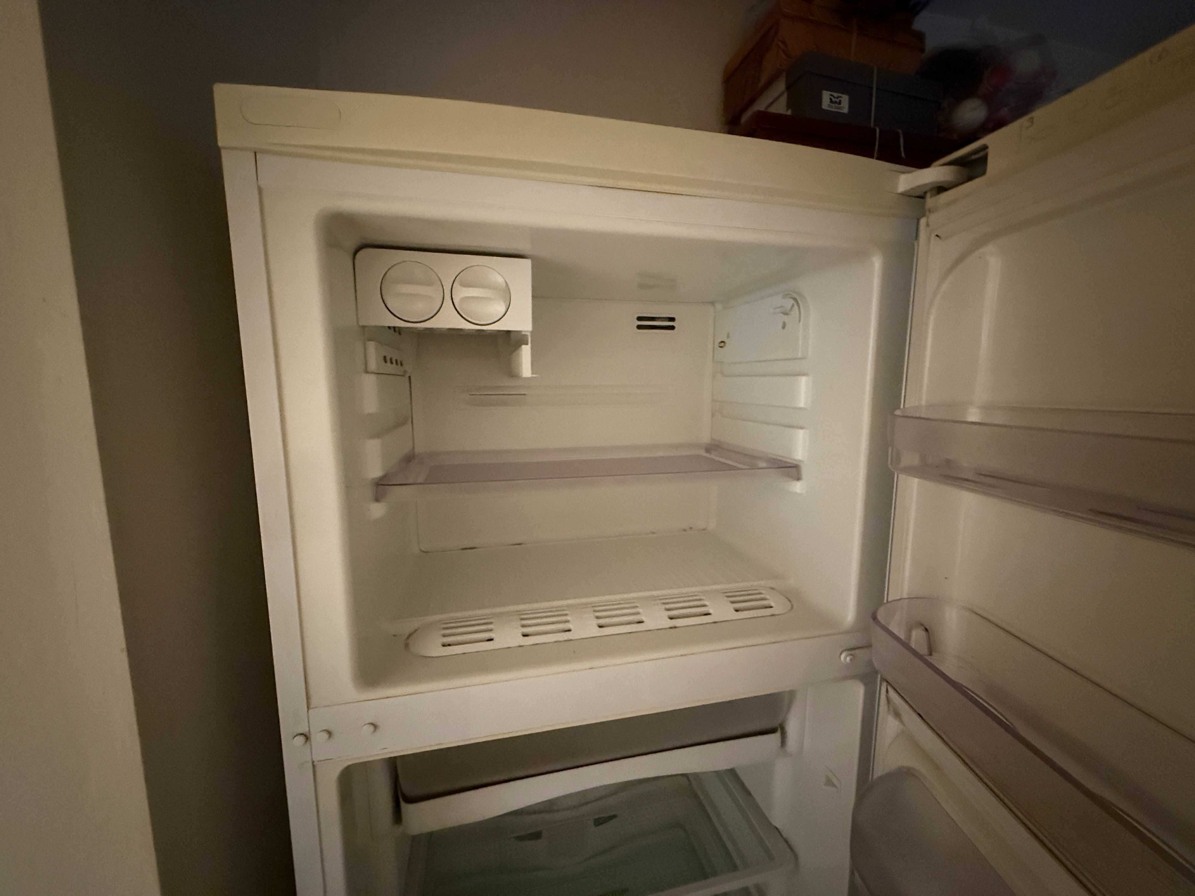 Frigider cu două uși Ariston