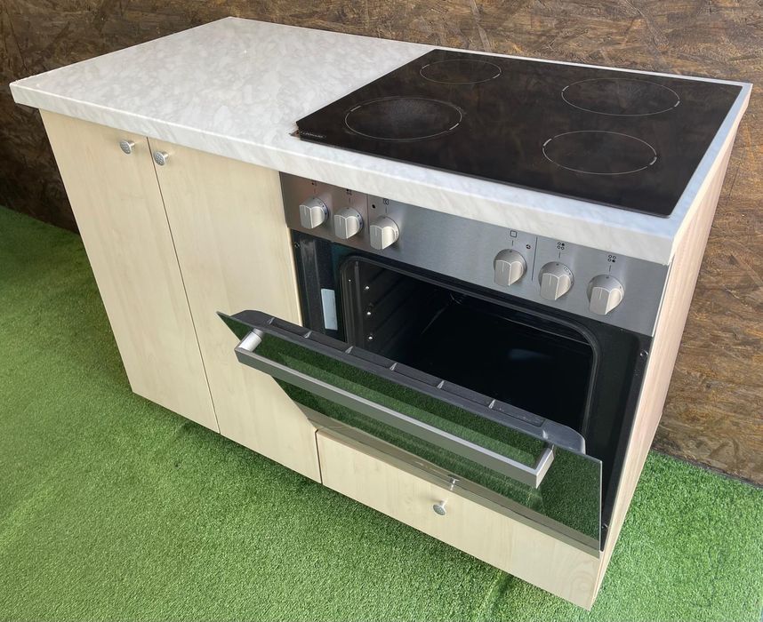 Кухненски шкаф с вградена фурна и котлони