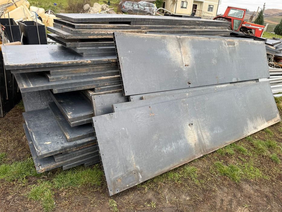 Panouri despartitoare din plastic foarte rezistent