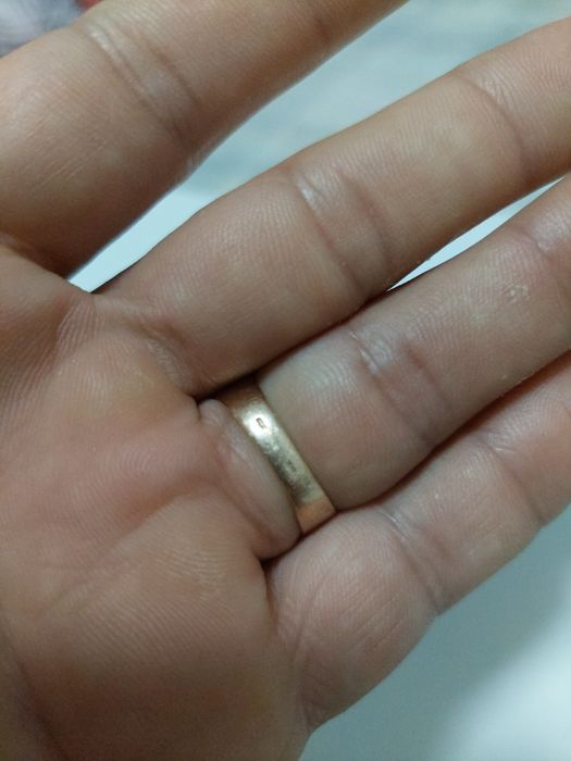 Продам золотой перстень.