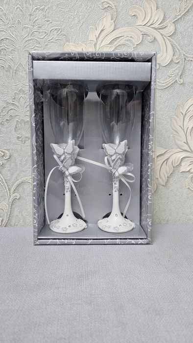 Продаются свадебные бокалы