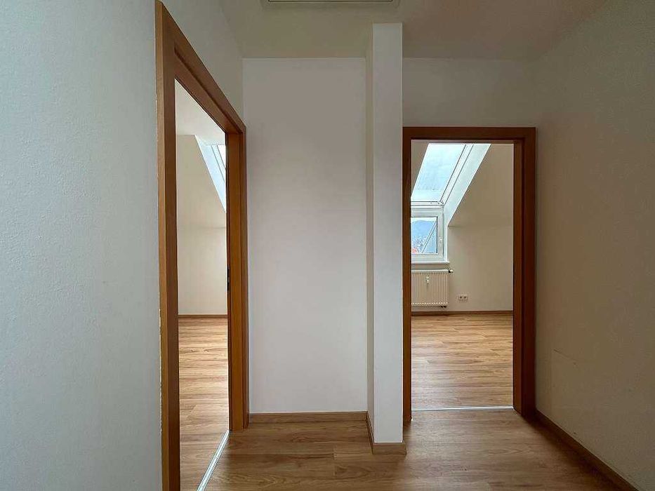 Дава се под наем Двустаен апартамент в София, Зона Б-5 - 65 кв.м за 561 € - Снимка #3