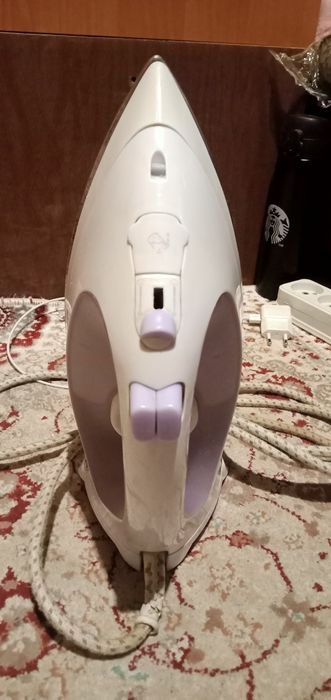 Утюг фирмы ,,BINATONE"  model no:SI-2000A
