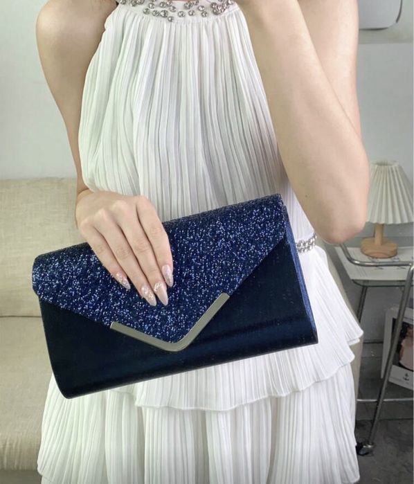 Продавам официална чанта!