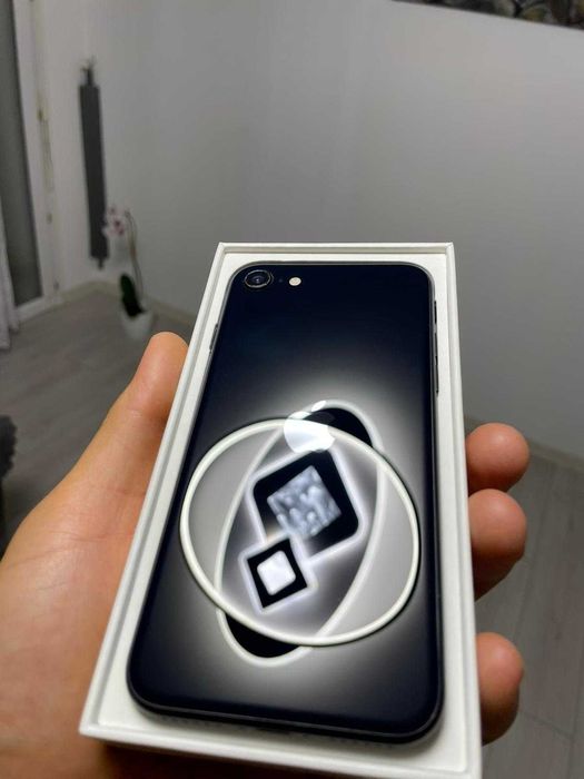КАТО НОВ!!! Iphone SE  2022  128GB  Със AirPods Pro 2nd Generation