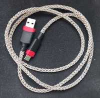 Светещ USB кабел за зареждане на телефон