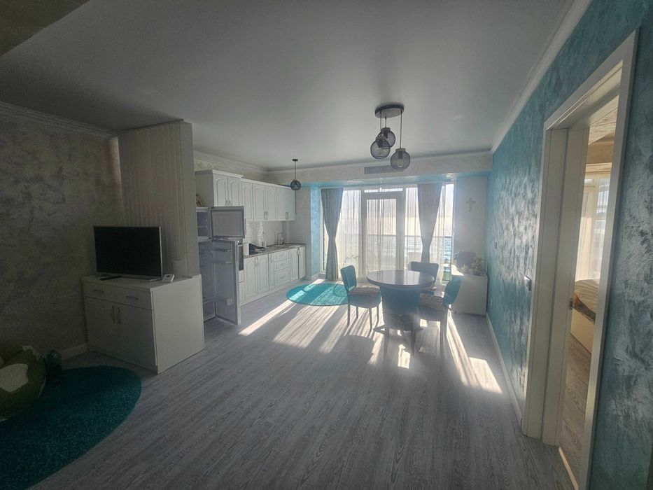 Vand/schimb ap. 2 cam. mobilat, cu parcare subterana in White Titanic