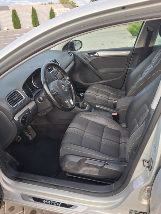 Vând Volkswagen Golf VI