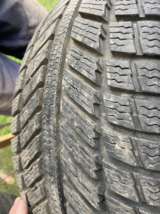 Anvelope Iarna 235/40R19