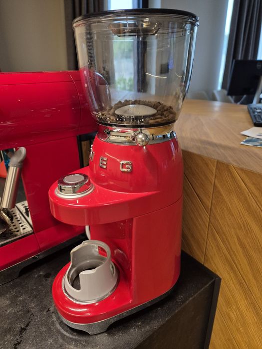 Кафемашина SMEG ECF01RDEU + Кафемелачка SMEG CGF01PGEU