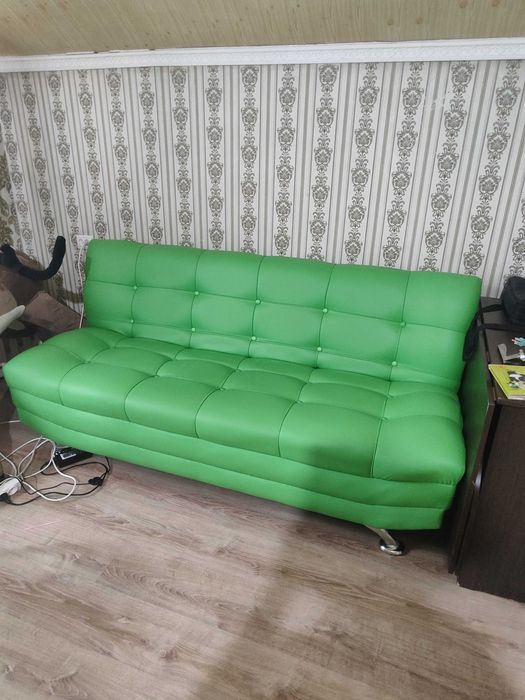 Продам диван почти новый