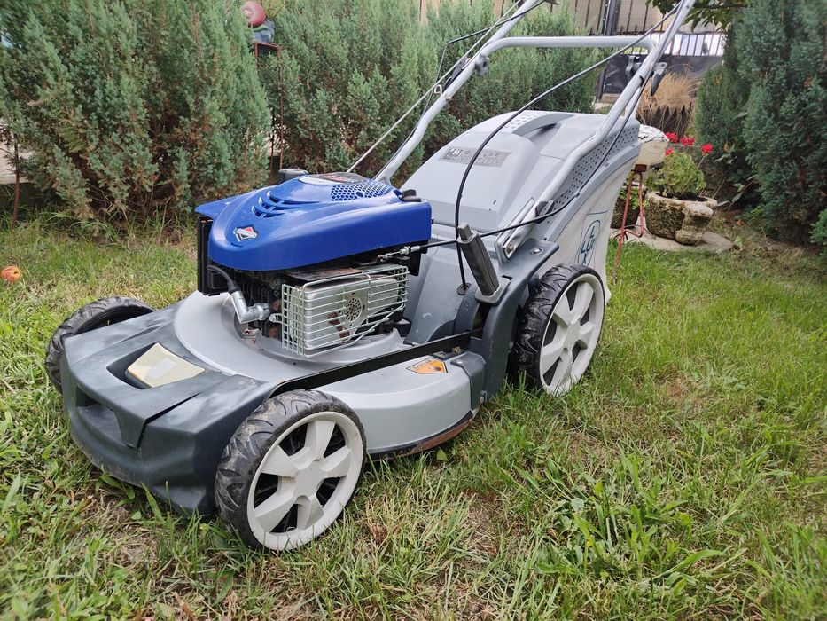 Vad mașini de tuns gazonul pe benzina aduse din Germania perfect funcț