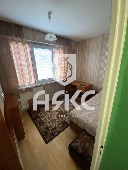 Двустаен напълно обзаведен апартамент в кв. Света Троица