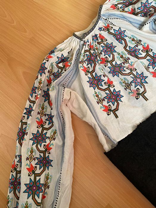 Costum tradiționala ( ie, zăvelcă)