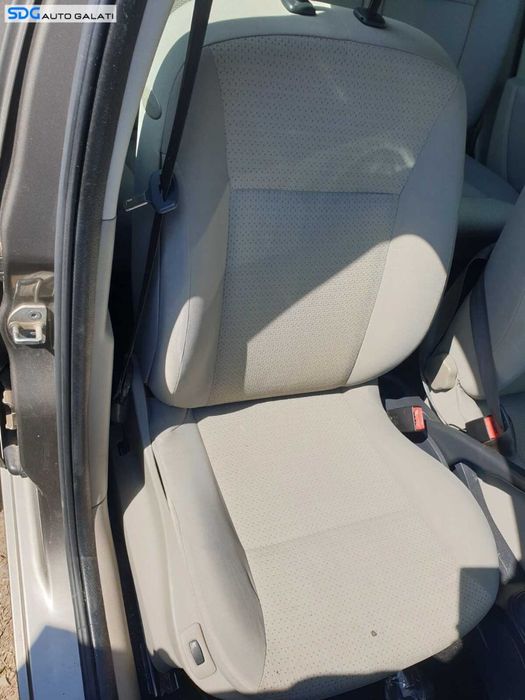 Scaun Textil Dreapta Fata Pasager cu Incalzire Renault Clio 3 2005 - 2014 [C3700]