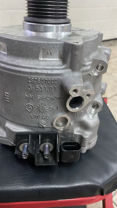 Alternator Audi 2019 in sus