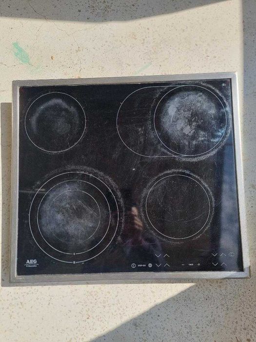 Стъклокерамичен плот .за вграждане 4 котлона с допълнителни зони