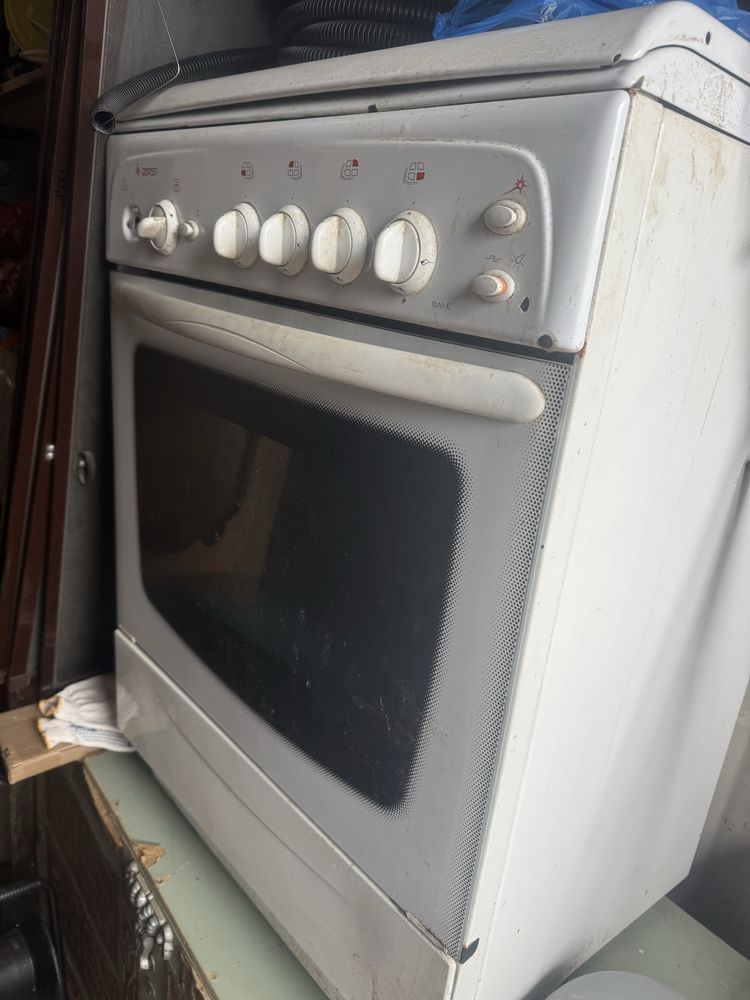 Продам газовую плиту