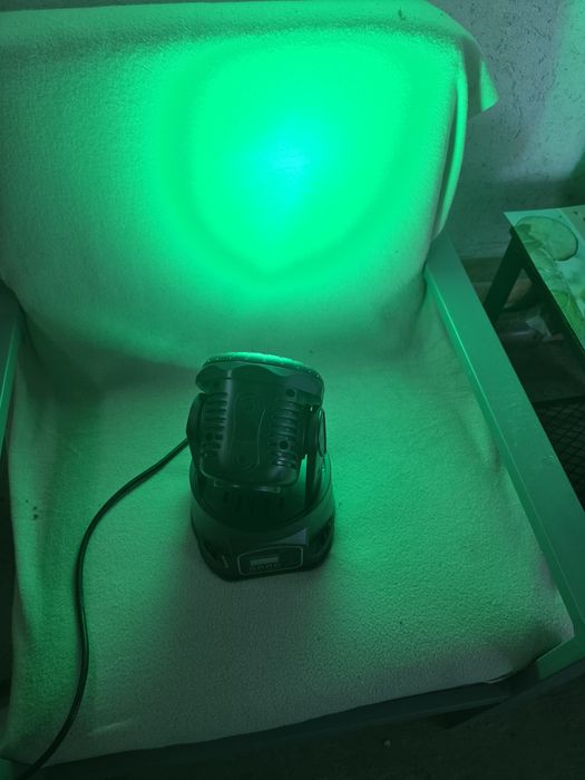 Mini led moving head rotativ cu telecomanda bun pentru party