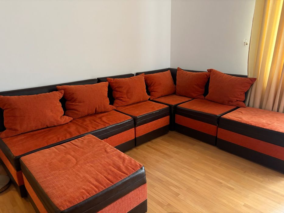 Vând canapea modulară tip colțar, formată din 6 module + taburet mare