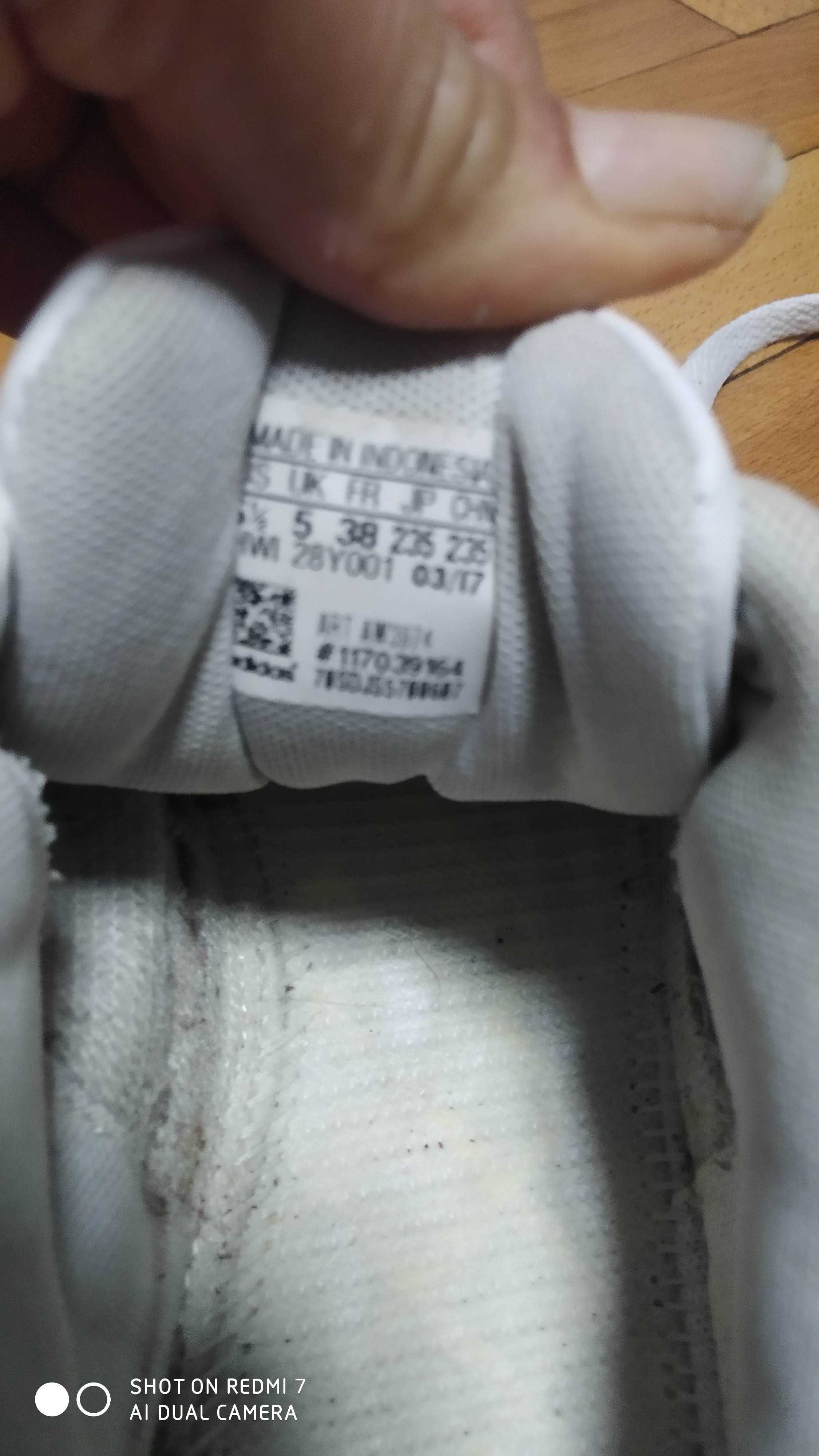 маратонки adidas