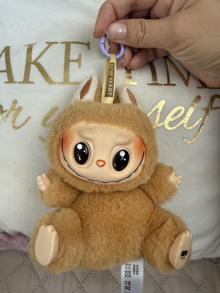 Labubu играчка ключодържател