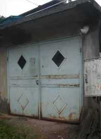 Метална гаражна врата с рамка