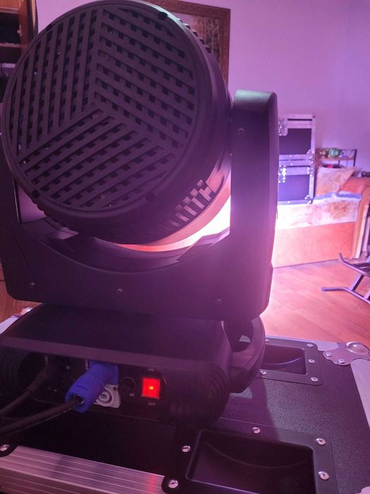 Wash 19x40W, RGBW, Zoom, Bee Eye, 760W lumini scena noi cu garantie