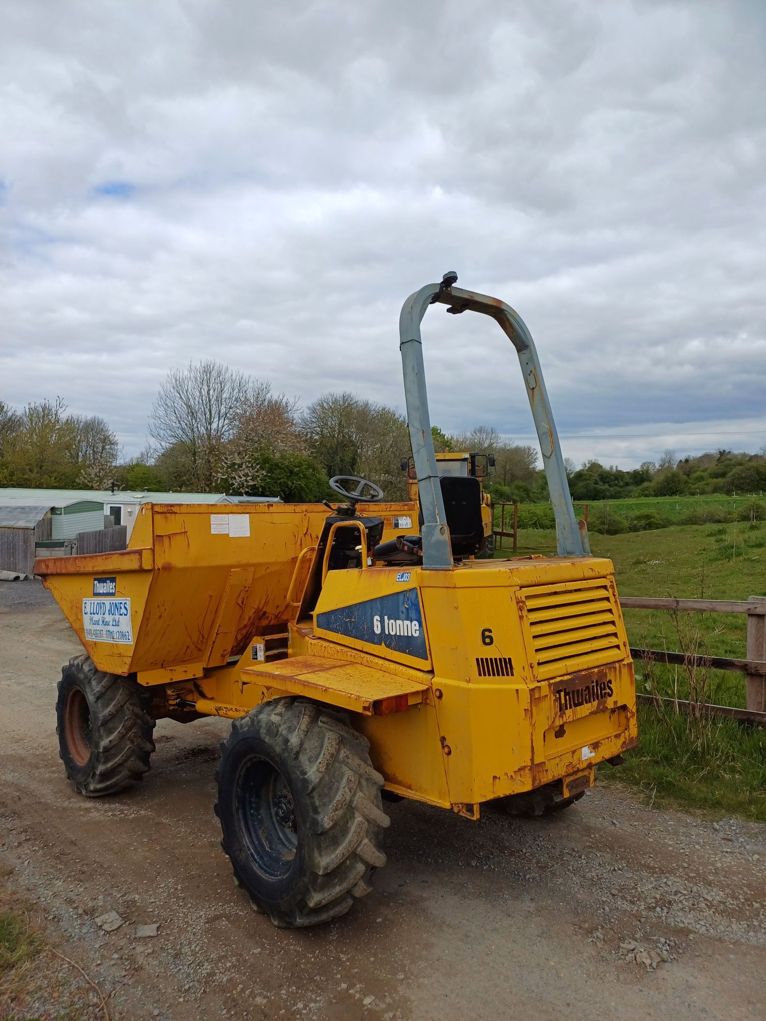 Dumper 6 tone twaites