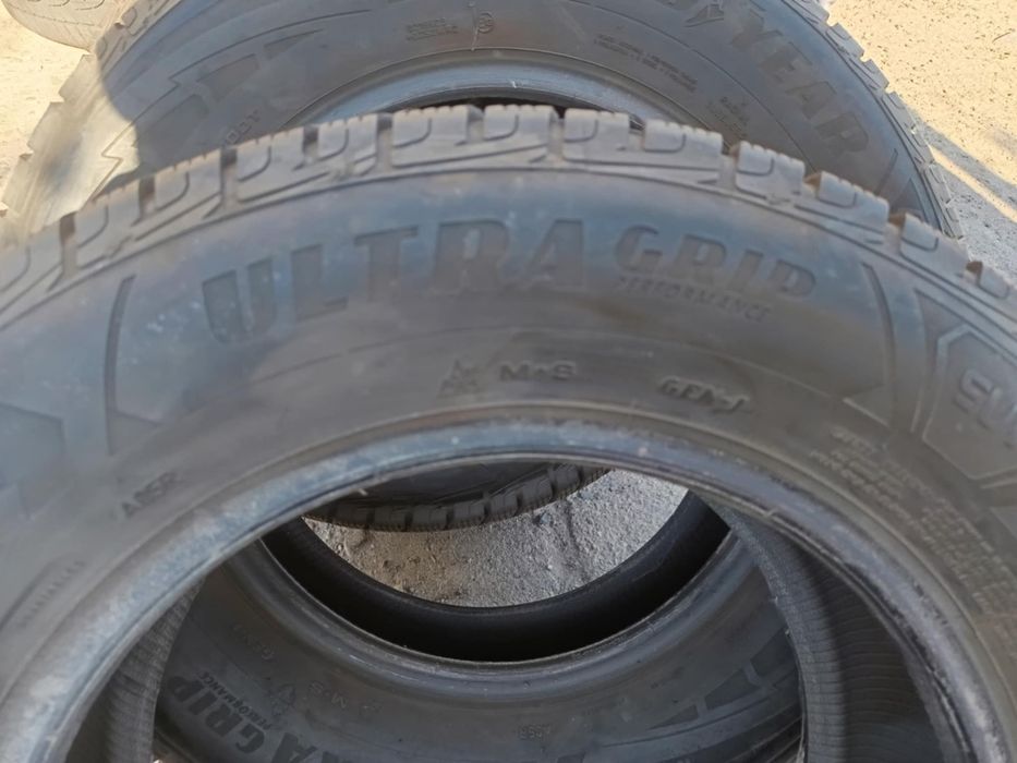 215/60/16 4броя GoodYear UltraGrip.Гумите са в много добро състояние