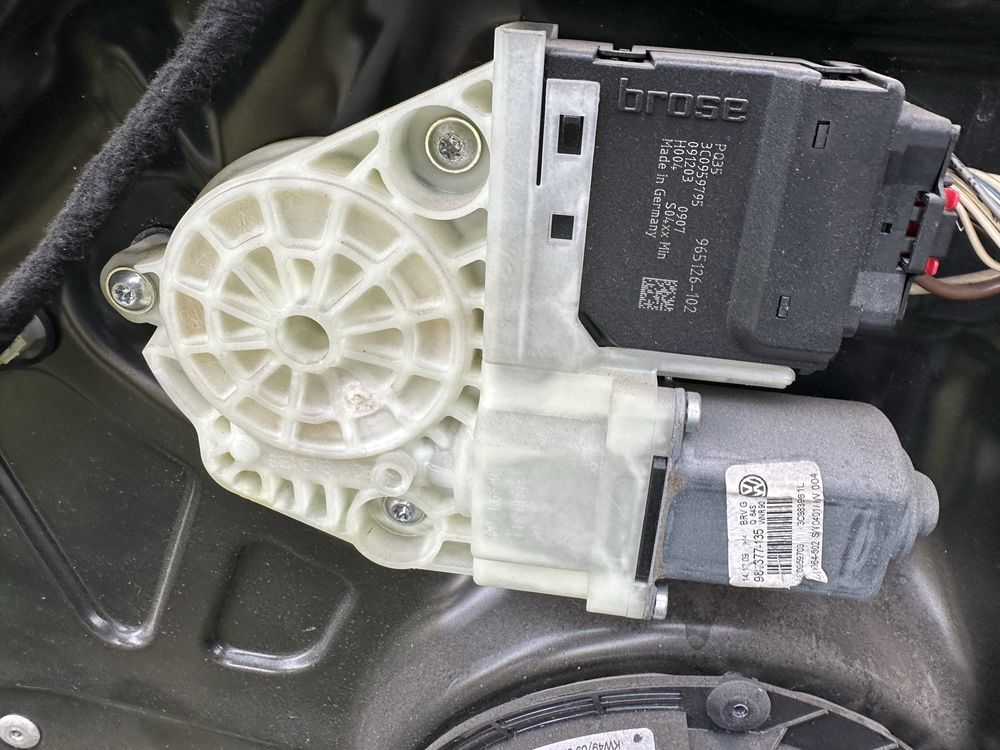 Моторче модул VW Passat b6 b7 задна врата пасат б6 б7