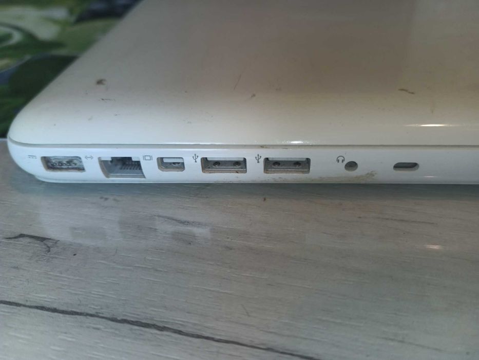 MacBook 7,1 с развалена клавиатура