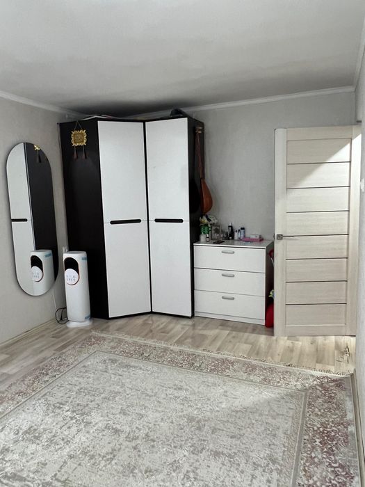 1 ком квартира. В хорошем районе. Школа садик в шаговой доступности.