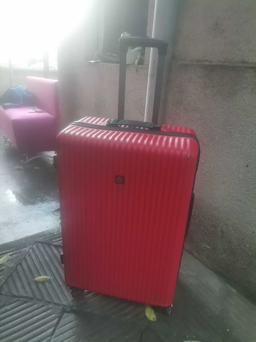 Куфар на колелца 80л. Твърд