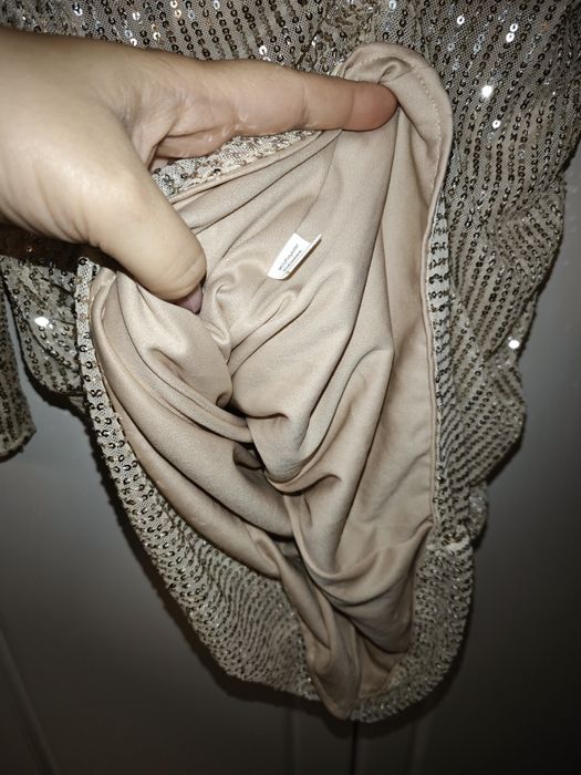 Празнична златна рокля с пайети