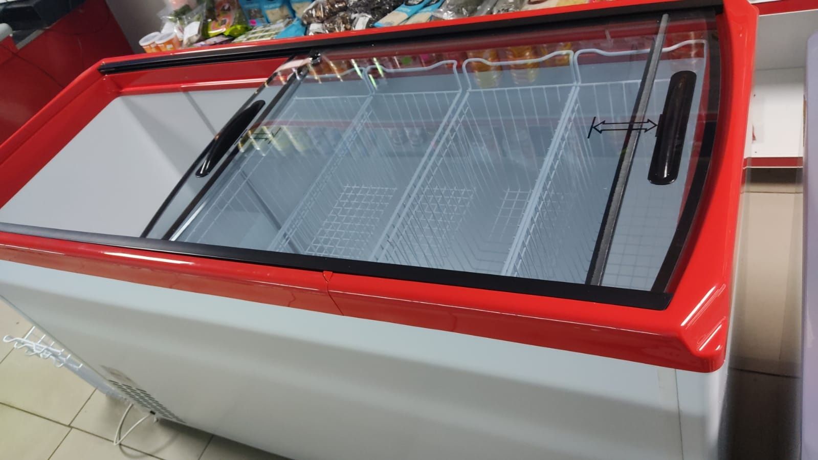 Морозильные витрины лари со стеклом стеклянные для магазина