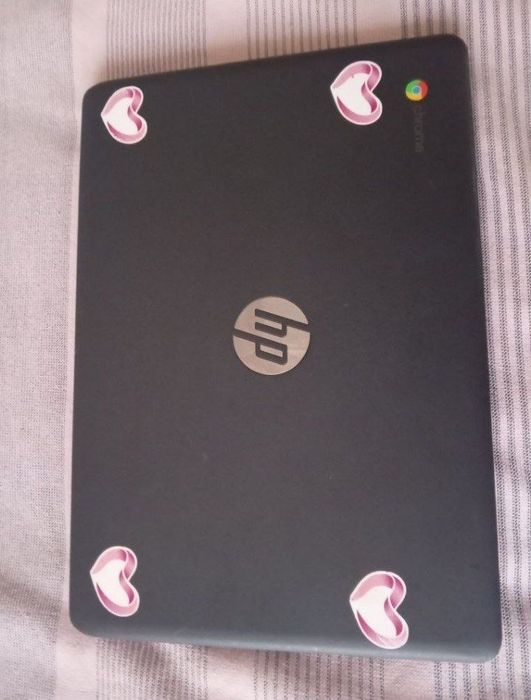 Дёшево  продам ноутбук  состояние  отличное коробка дакумент нету