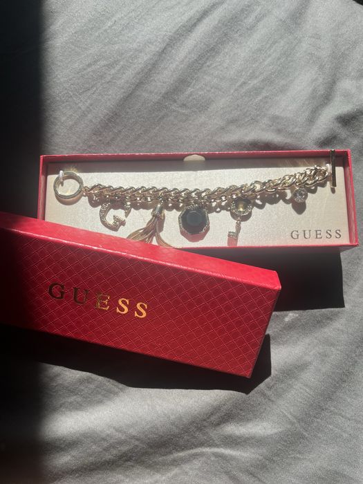 Дамска гривна guess