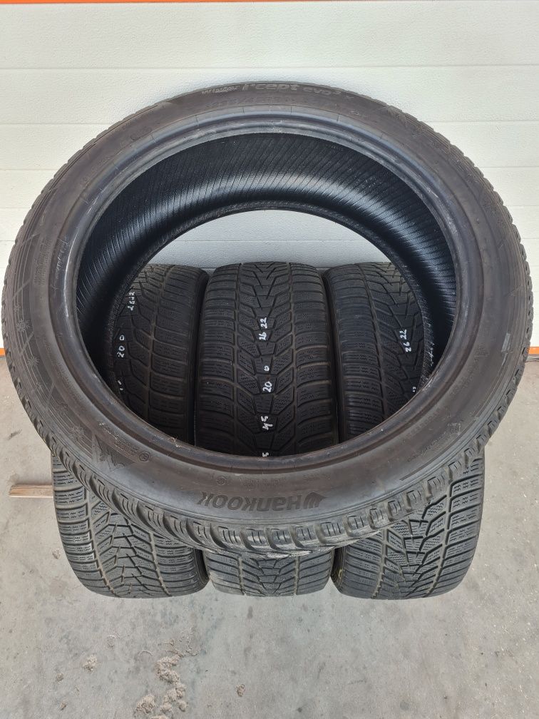 Зимни гуми 4 броя HANKOOK Winter IceptEvo3x 235 45 R20 дот 2622