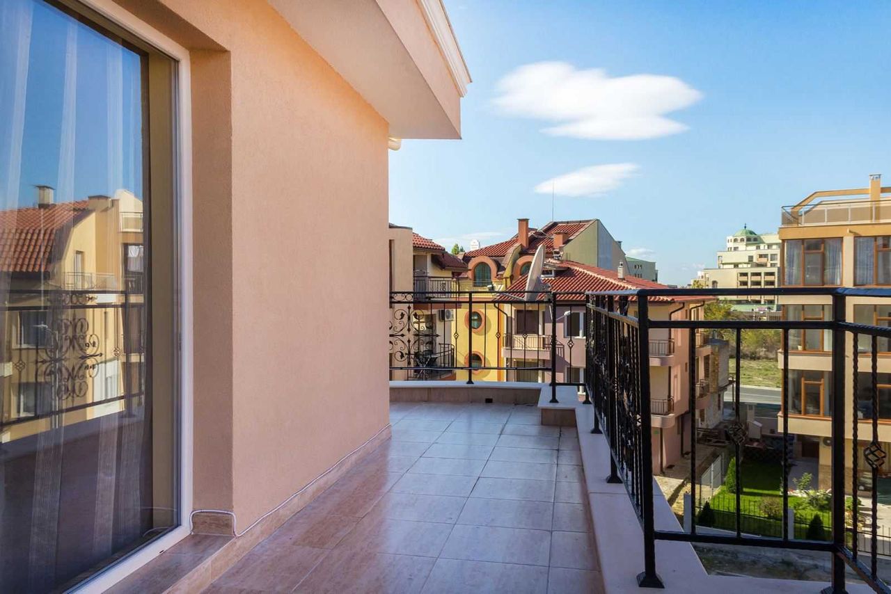 Продава се Тристаен апартамент в Несебър - 87 кв.м за 1400 €/кв.м - Снимка #4