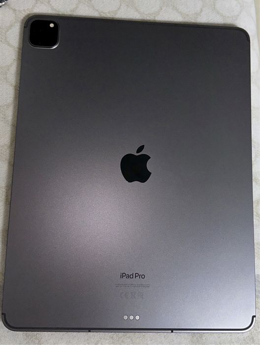 iPad Pro 12.9-inch (6th generation).